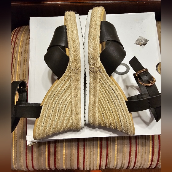 ALDO Size 8.5 Vilmaclya Wedge Sandals, black worn once. - Picture 4 of 9